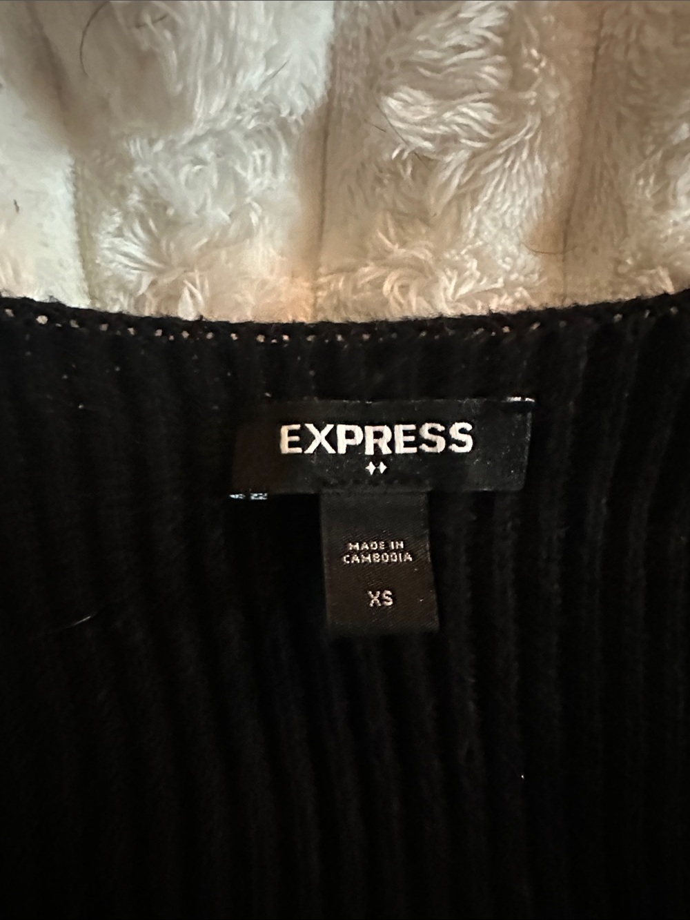 Express Knit Tank - Picture 2 of 2